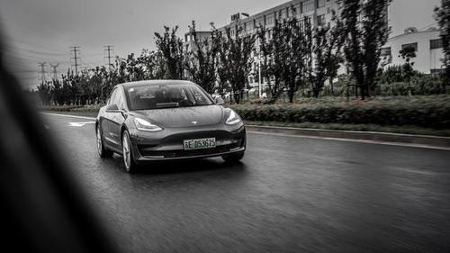 国产model3满电为啥只有380(特斯拉model3标准续航满电380
)  第3张