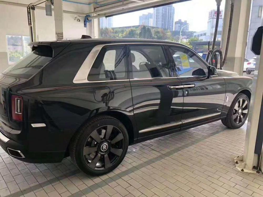 了解汽车:库里南车身尺寸多大(图) 第5张