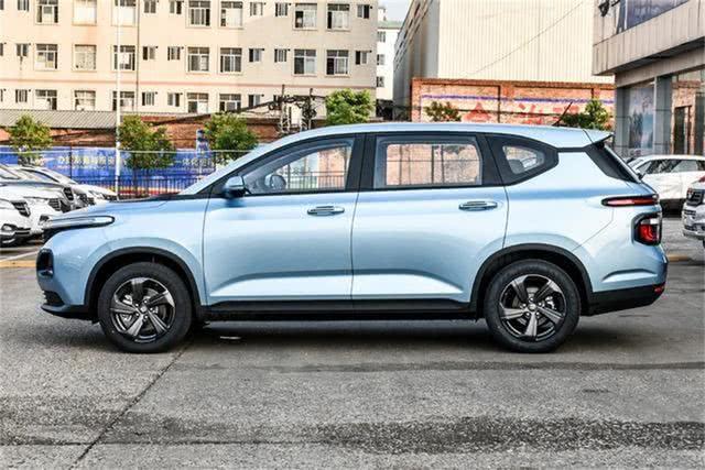 解答汽车：新宝骏rm5车身尺寸多大(图)  第2张