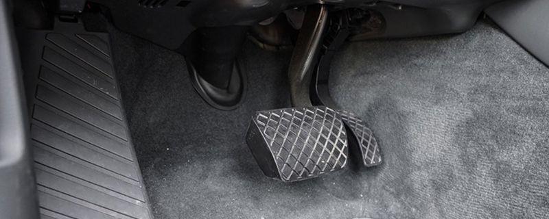 分享：冬季冷启动刹车踏板踩不动的原因是什么(图)