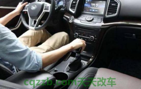 有用：手动挡上坡堵车跟车技巧 手动挡上很陡的坡怎么上