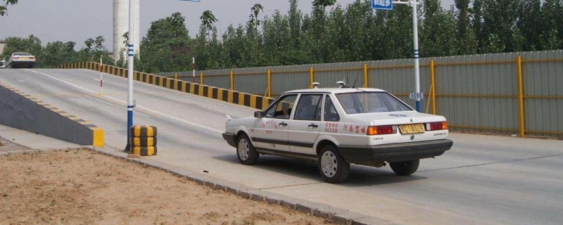 科一和科二间隔多久考(C类机动车驾驶证科目二的考试项目)