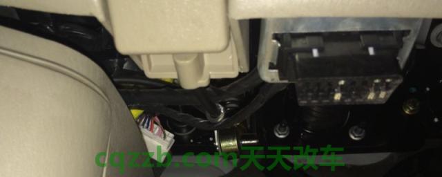 分享一下：汽车obd接口在哪(使用检测电脑如何检测车辆)