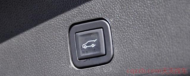 汽车后备箱开锁按哪个(后备箱里面必须要放纸的东西)  第1张