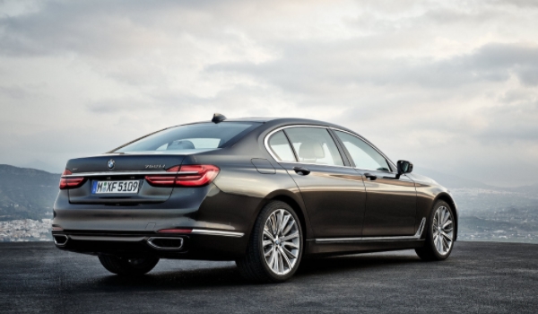 宝马750带底盘升降吗(宝马750的车身尺寸数据是什么)  第3张