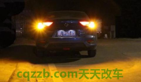 车辆发生意外,要及时打开哪个灯？(车辆双闪灯的作用)  第3张