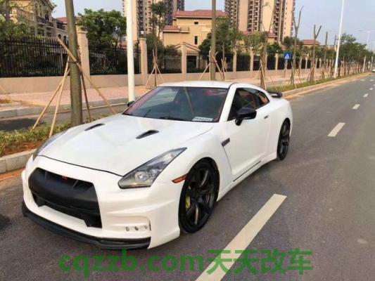 有关：尼桑gtr价格多少钱一辆 能一边踩离合一边踩油门换挡吗  第1张