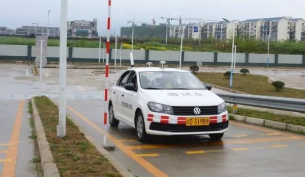 解读：驾校报名了可以退学费吗(机动车驾驶证考试三年有效期从哪个时间计算)  第2张