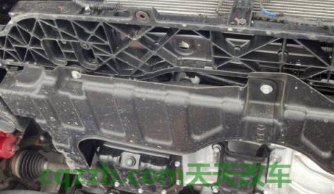 汽车底盘塑料有一块垂下来了(发动机护板的作用)  第2张