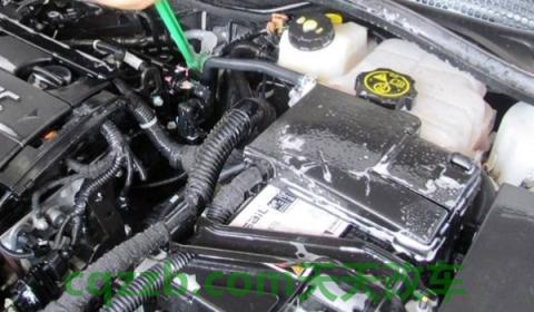 解密一下：发动机舱可以用水枪冲洗吗(发动机仓的装饰板有必要安装吗)  第3张