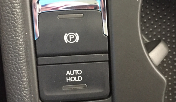 手刹又叫什么操纵杆(电子手刹使用方便吗)  第3张