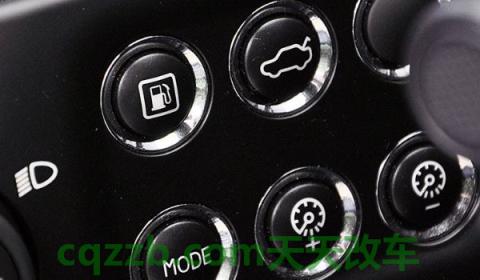 汽车加油盖开哪个按钮(如何判断车辆加油盖在左侧还是在右侧) 第3张