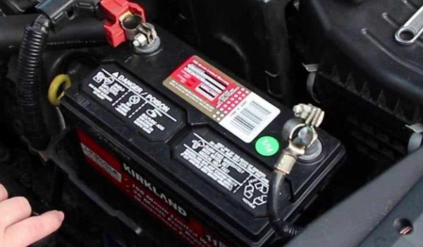 辅助蓄电池故障奔驰还能开吗(车辆蓄电池可以使用多长时间)  第3张