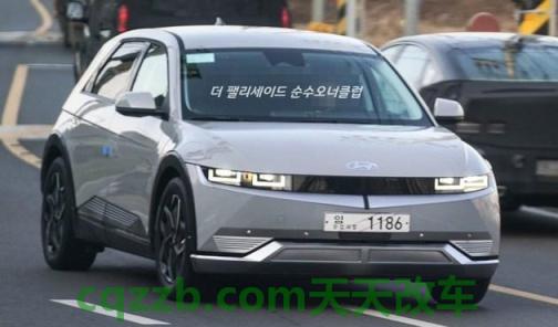 解答汽车:现代Ioniq 5将再次使复古酷炫 现代i30在巴黎车展上的现代展台上公开亮相之前被嘲笑 第2张