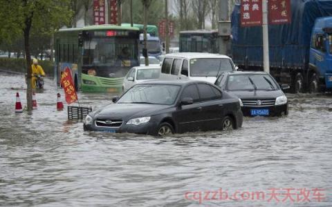 水淹到车轮胎一半位置(水淹到汽车什么位置不影响继续开)  第2张