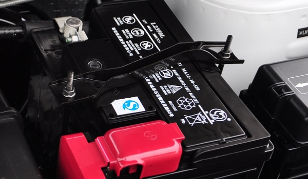 汽车需要充电吗(更换蓄电池的注意事项)  第3张