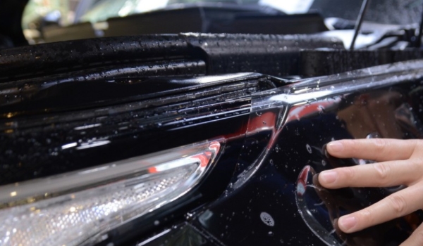 鸟屎掉车上会腐蚀车漆吗(隐形车衣粘贴需要办理备案手续吗)  第3张