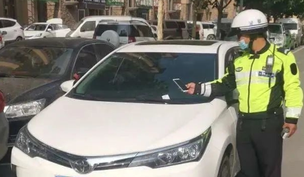 左转车道可以掉头吗(违章违法行为如何处理)  第2张
