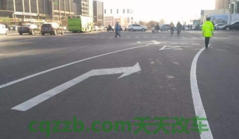 右转弯必须进入辅道吗(车辆右转弯需要注意什么)  第3张