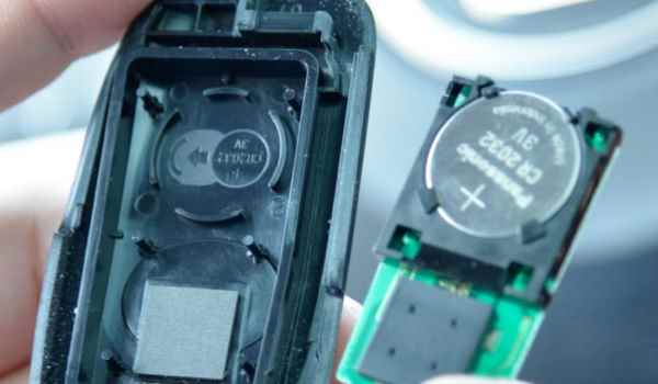 钥匙开不了门怎么办(车辆遥控钥匙电池在哪里更换)  第3张