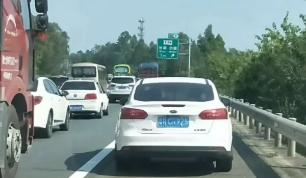 严重堵车可以走应急车道吗(机动车辆占用应急车道行驶如何处罚)  第3张