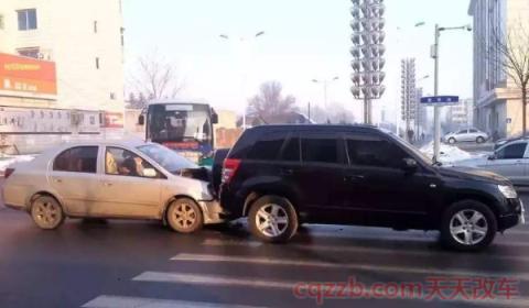 自己急刹车导致后两车追尾(车辆追尾对车辆影响大吗) 第3张