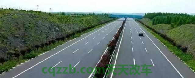 高速两车道和三车道速度(高速公路行驶需要注意什么)  第1张