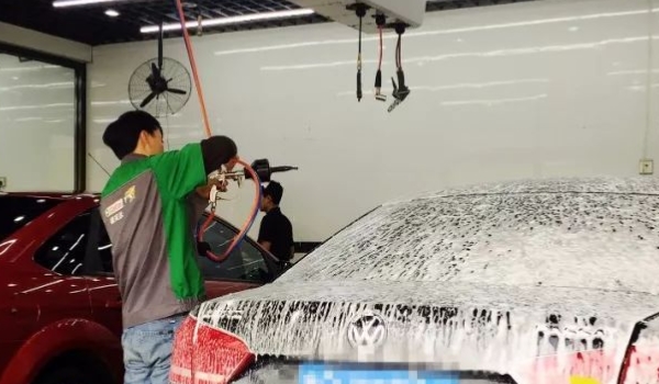 洗衣粉洗车会伤车漆吗(机动车辆多久清洗一次)  第2张
