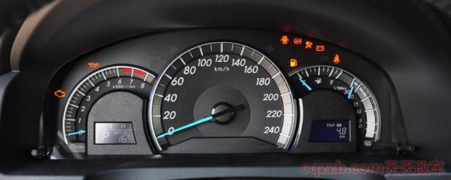 仪表盘叹号灯亮红灯(车辆的制动系统都包括什么)  第1张