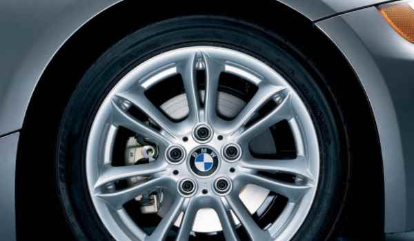 2万公里爆胎了需要换一对吗(车辆轮胎更换的注意事项) 第3张