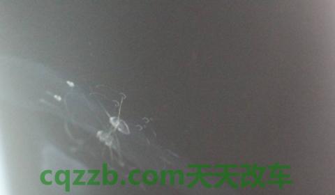说道一下：前挡风玻璃崩了个小点没事吧(更换挡风玻璃需要多久)  第2张