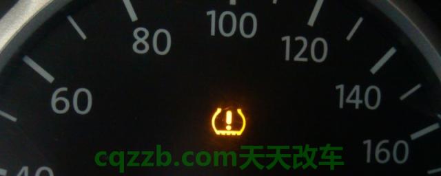 胎压低警告灯亮了还可以继续开吗(车辆的轮胎多久更换一次)