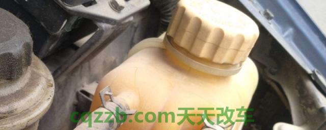 讲解一下：防冻液少了加点纯净水可以吗(机动车辆防冻液去哪里更换)