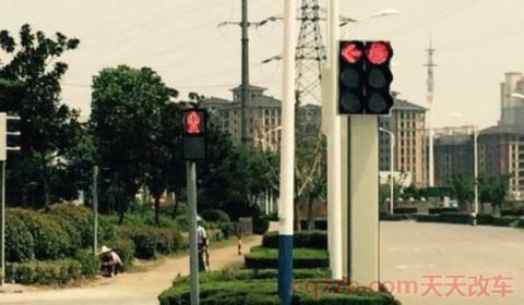 闯黄灯算违章吗扣分不2020(车辆过交通信号灯路口应该怎么办)  第2张