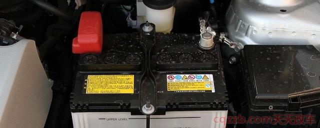 汽车电瓶搭错线冒烟了(汽车电瓶连接正确方式)  第1张
