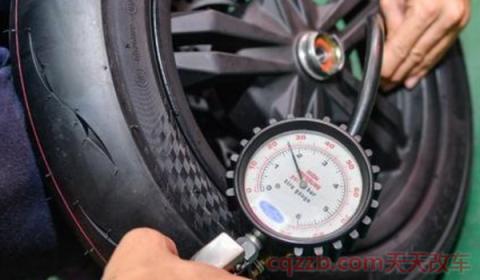 汽车圆圈里面一个i(车辆胎压系统如何复位)  第2张