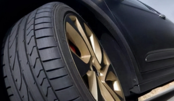 10月份换雪地胎早不早(轮胎使用的注意事项)  第2张