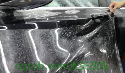 白色车有擦不掉的黄印(如何保护好车辆的车漆)  第2张