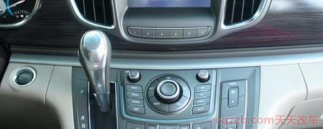 别克gl8应急钥匙孔在哪(别克gl8车辆的基本数据是什么)