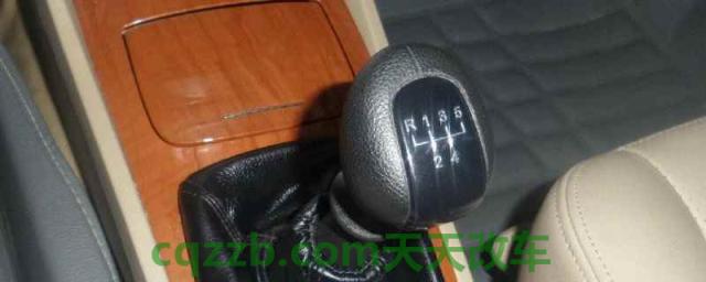 手动挡停车挂什么档位(手动挡车辆驾驶的注意事项)  第1张