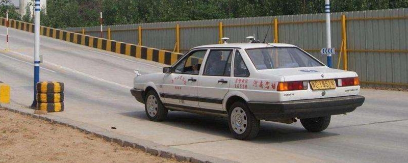 分析一下：科目二五次不过需要重新交学费吗(机动车驾驶证科目二当天可以考几次)