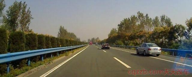 骑扎车道什么意思(关于车道分界线)