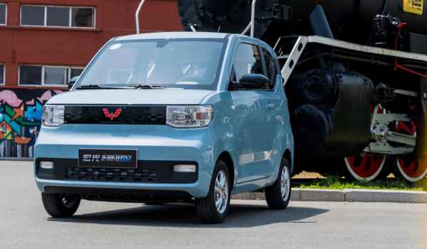 五菱宏光mini家用插座就能充电吗(五菱宏光mini的生产厂商是哪里)  第2张