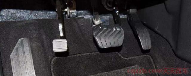 一档点刹要不要压离合(什么是点刹) 第1张