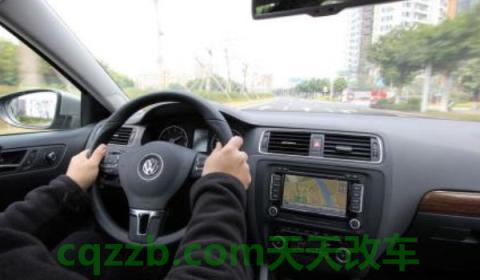 松开方向盘车往右跑偏(车辆向右偏是什么问题)  第3张