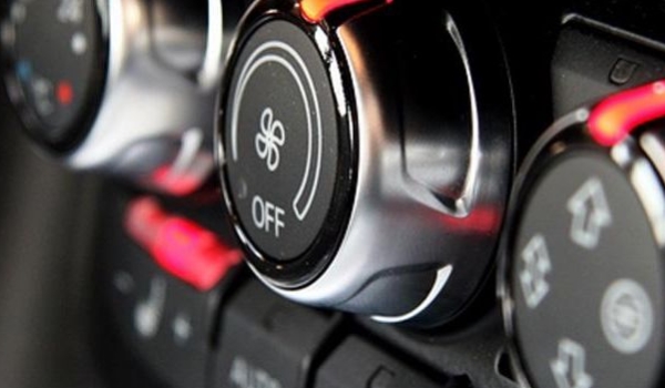 讲一讲：汽车空调异味(空调的开启需要注意什么)  第2张