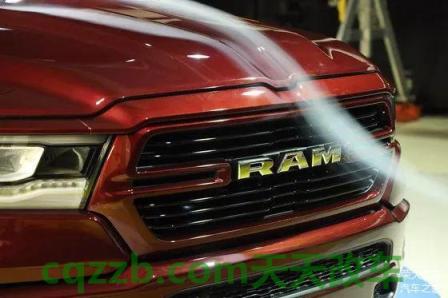 解答汽车：RAM继续提供其1500皮卡车的特别版 Restomod Alfa现在可以选择全碳纤维车身  第3张