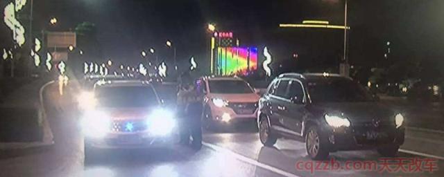 夜间通过有信号灯路口开什么灯(夜间通过信号灯失灵路口怎么办)