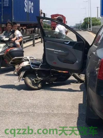 了解汽车：电瓶车撞到停在路边的汽车责任是谁 吸毒史考驾照流程  第1张