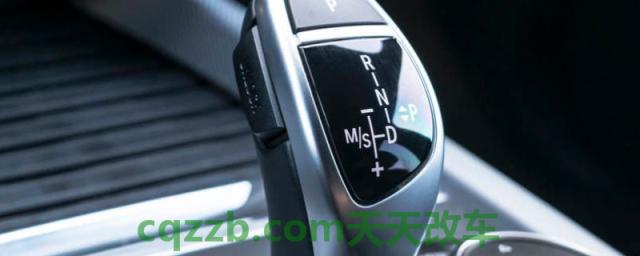 挂p档需要踩刹车吗(什么时候机动车辆使用p挡)  第1张